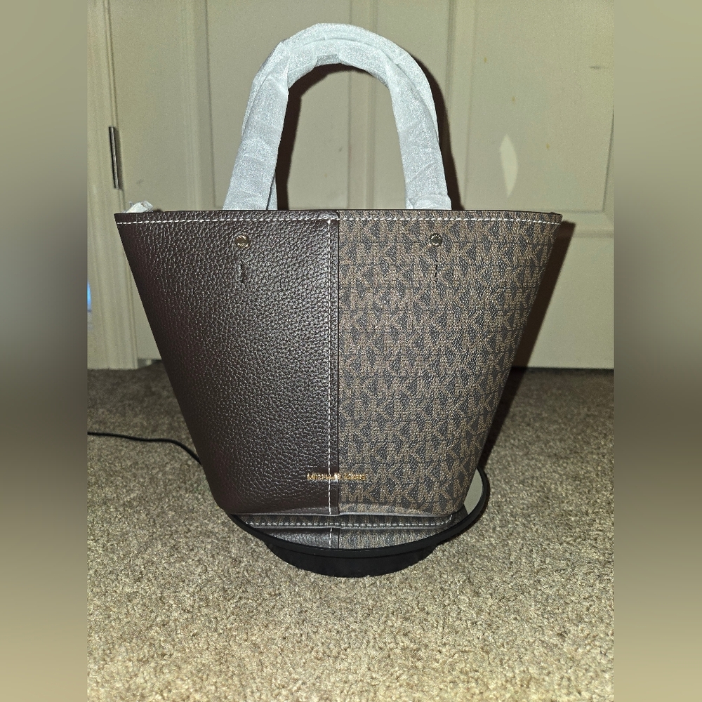 NWT Michael Kors Flora Signature Logo & Pebbled Leather Crossbody Bag - Picture 4 of 9